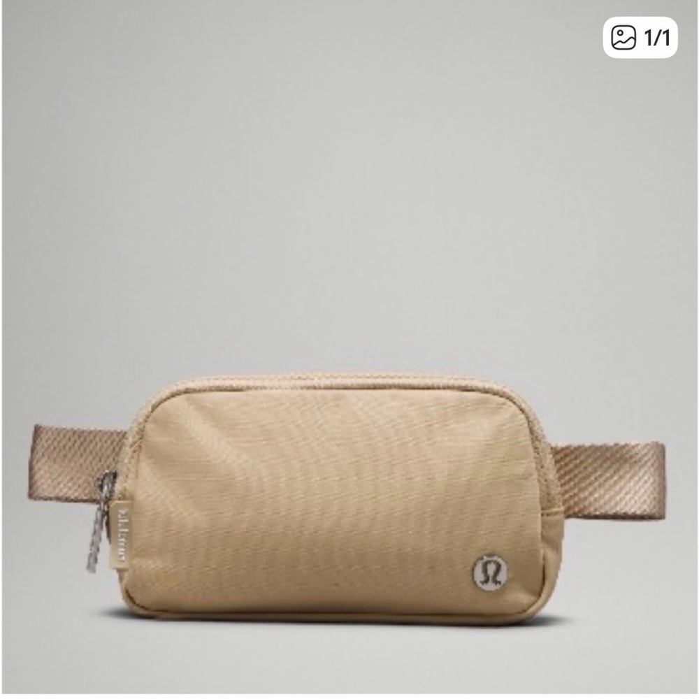 NWT! Lululemon Athletica Black Everywhere Belt Bag mini in Trench